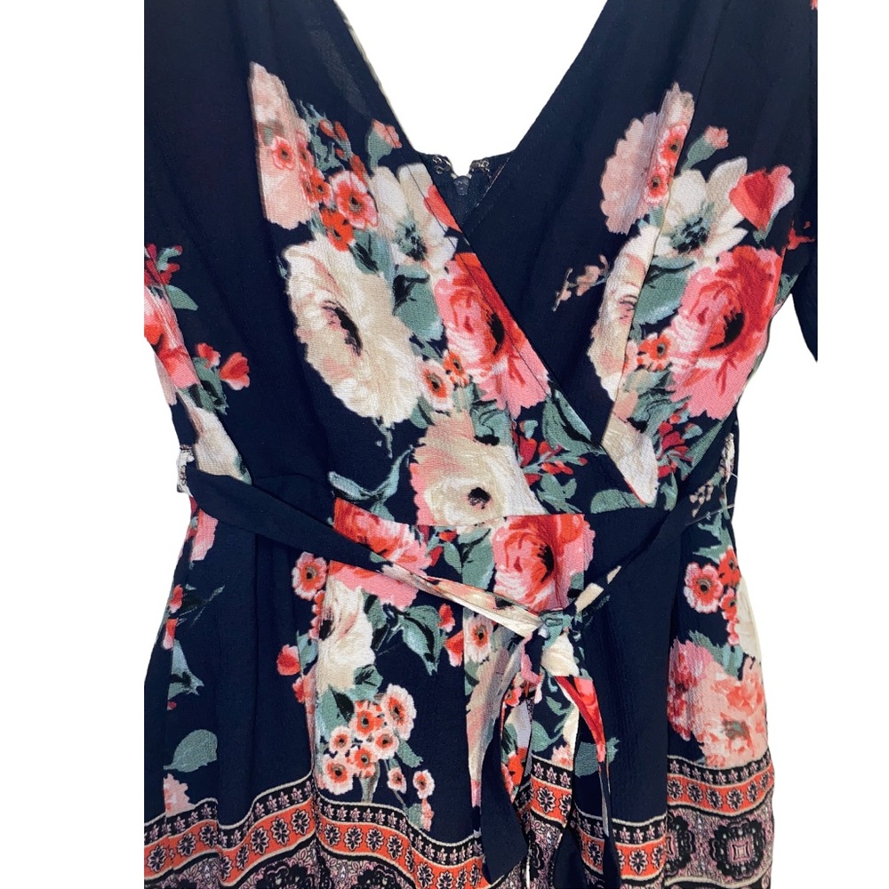Juniors/women’s floral romper by three pink hearts 💕 super cute, large - Picture 3 of 7